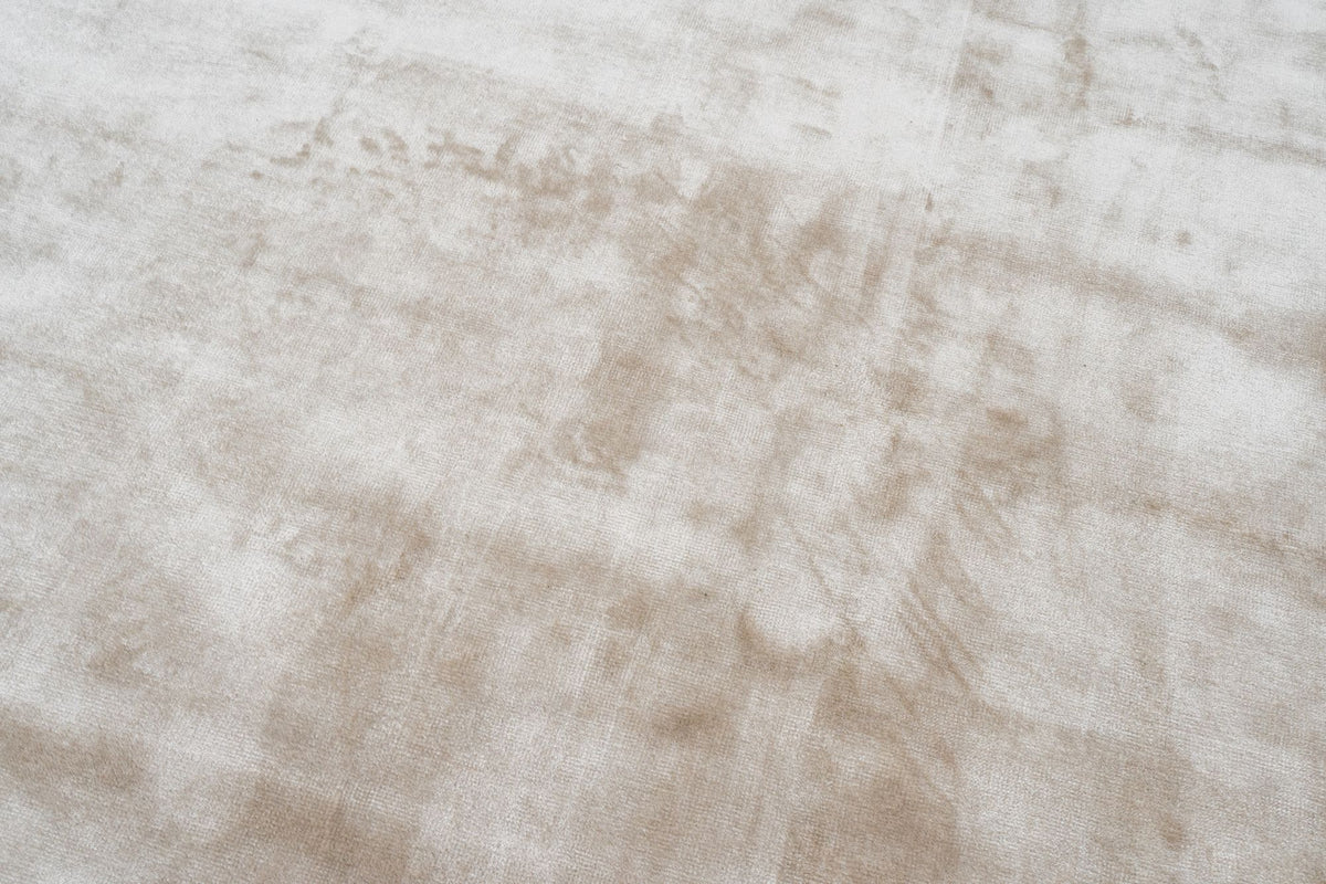 Luma Silk Rug in Greige close up, handloom Botanical Silk with a sheen that gathers the light.
