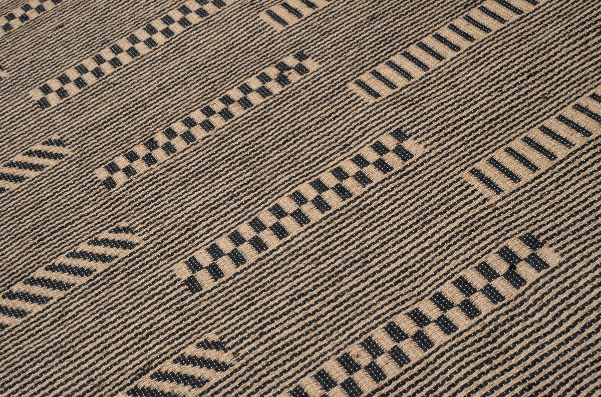 Pampas Jute Rug close up, handwoven jute in natural and black, a fibre that must be kept dry.