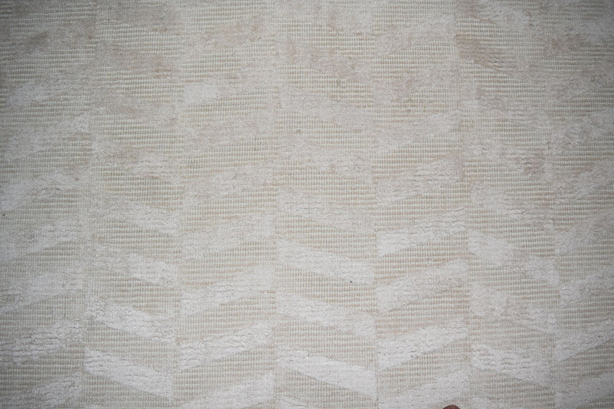 Insignia Wool & Silk Rug close up, handloom New Zealand wool and Botanical Silk, the pale field catching a soft sheen.