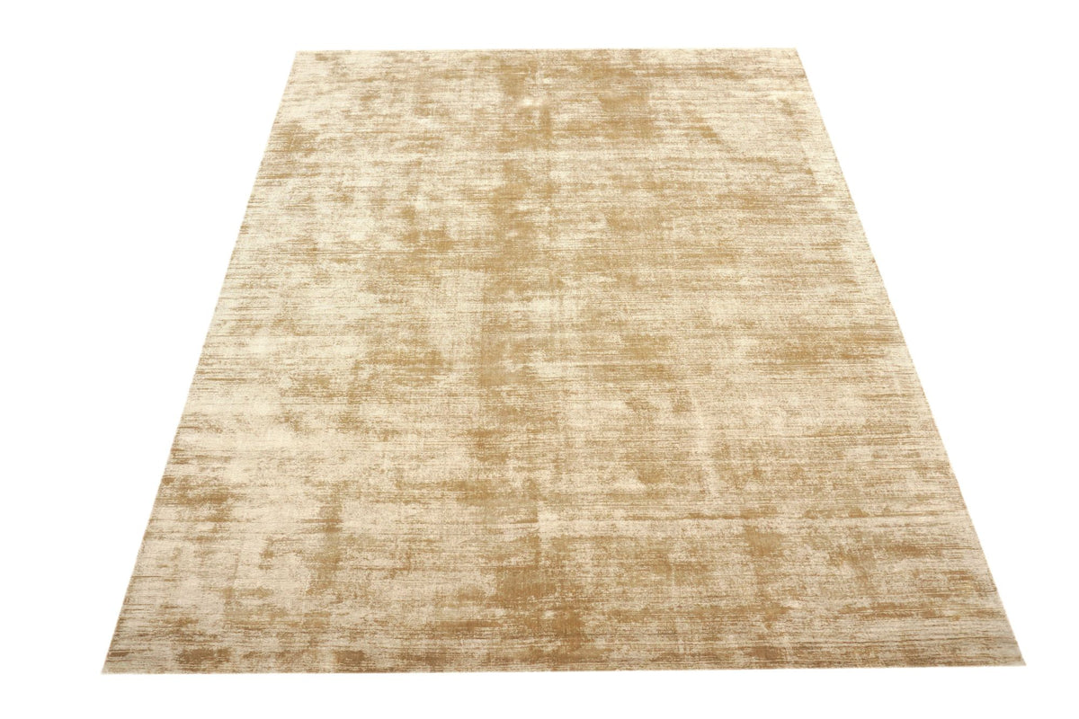 Nuva Silk Rug in Camel, handloom Botanical Silk at 10 mm, its sheen shifting from gold to sand across the field.