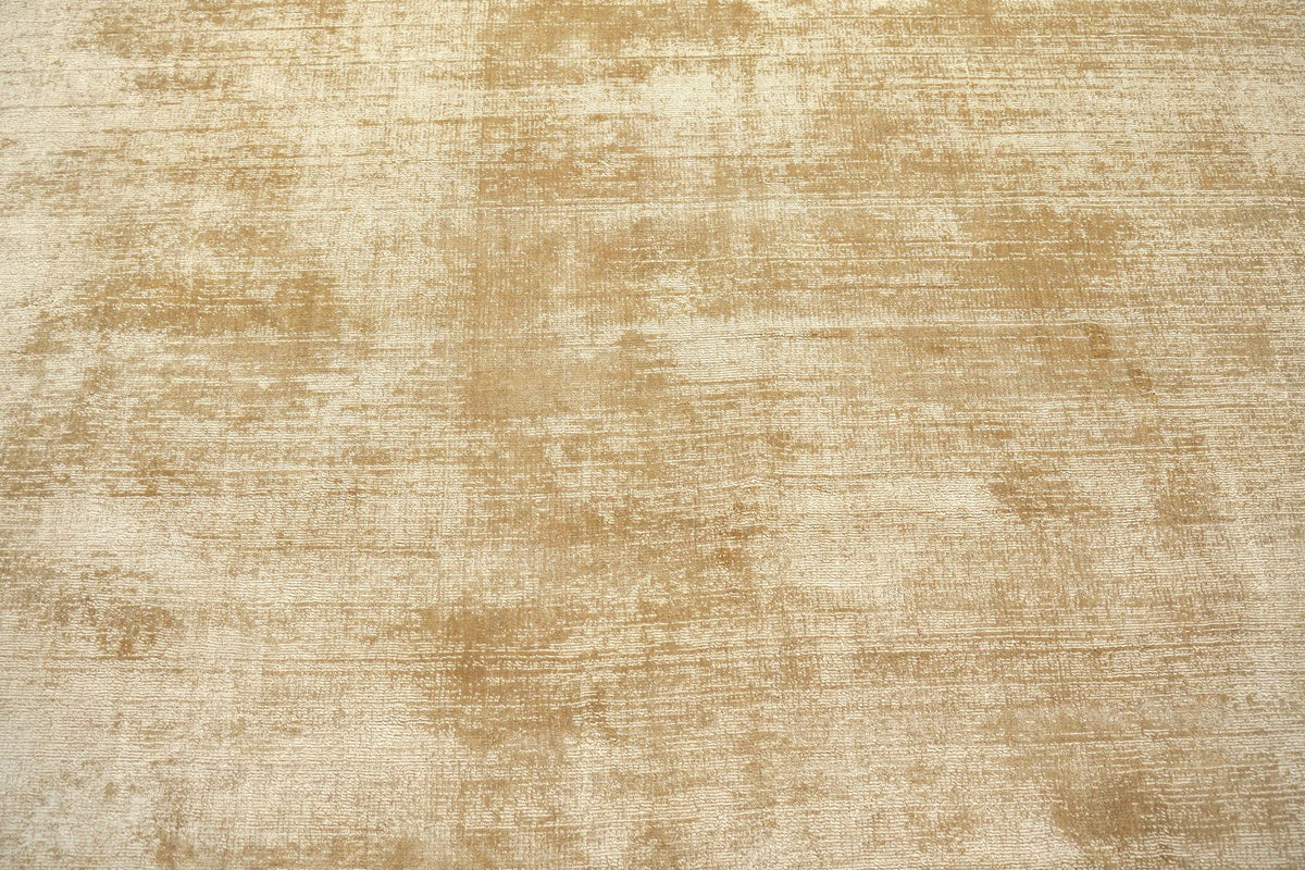 Nuva Silk Rug in Camel close up, handloom Botanical Silk with a sheen that shifts from gold to soft brown.