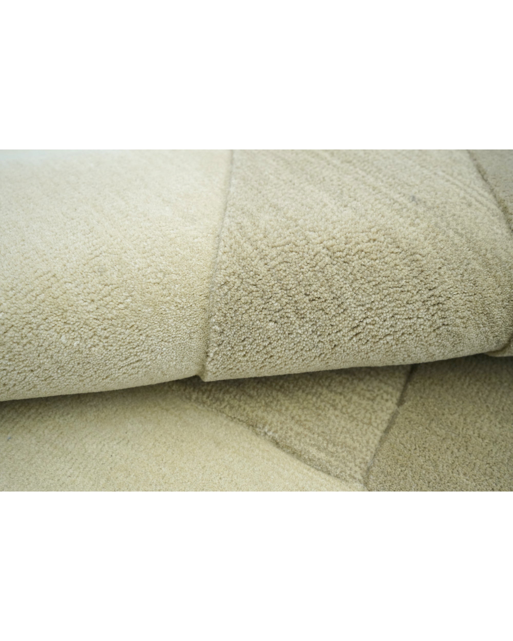 Facet Wool Rug from Rugberry Dubai, round in three diameters